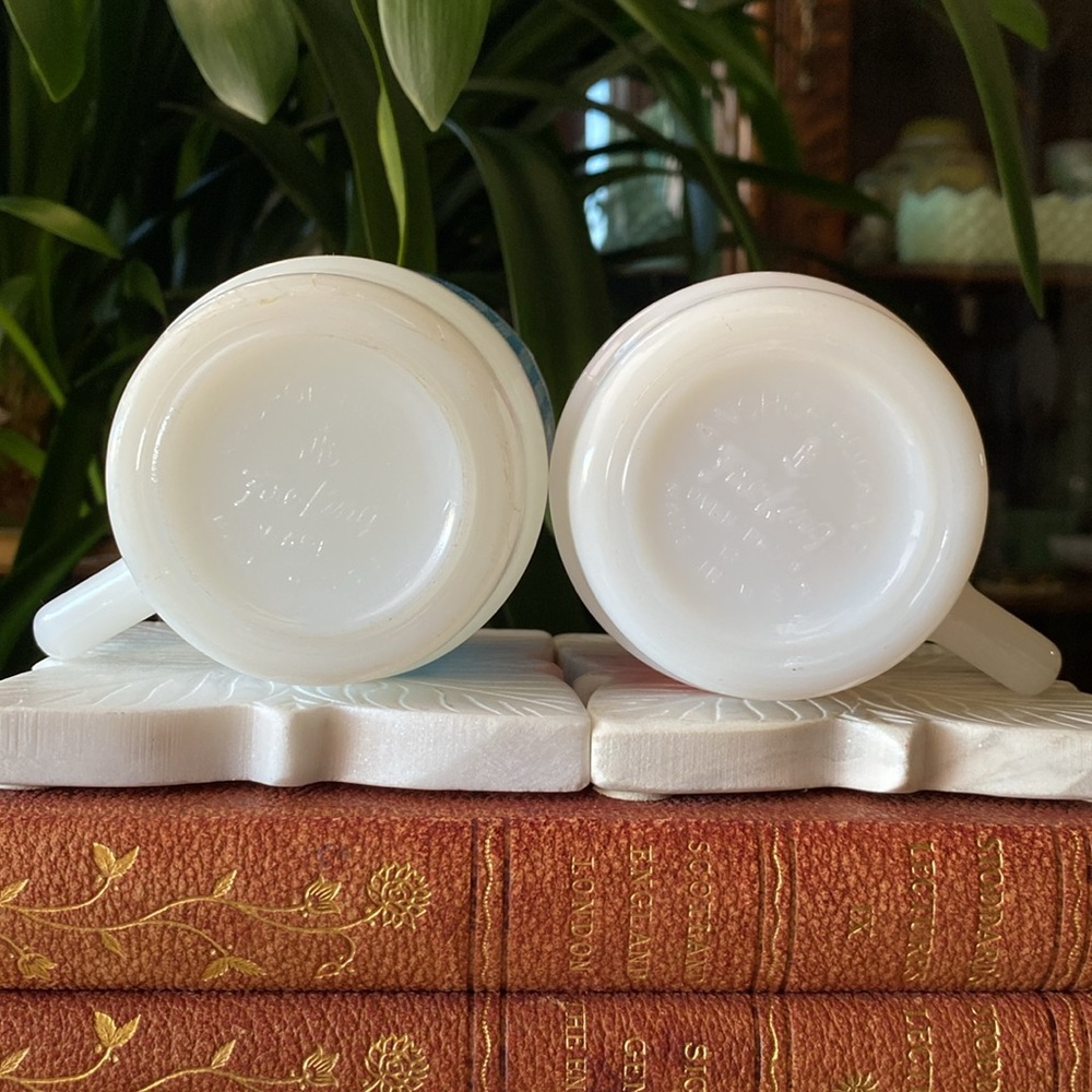 Pair of Fire King Gingham Plaid Anchor Hocking Blue + Red Milk Glass Mugs VTG - Picture 9 of 12